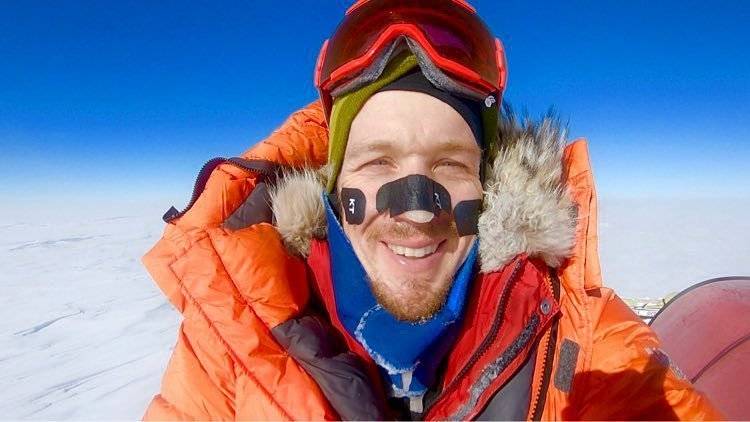 33-летний американец первым в истории пересек Антарктиду на лыжах