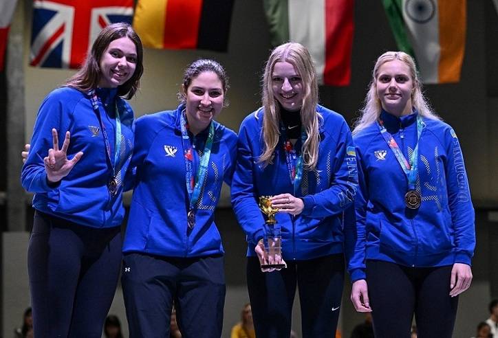 Українські рапіристки вибороли бронзу на етапі Кубка світу