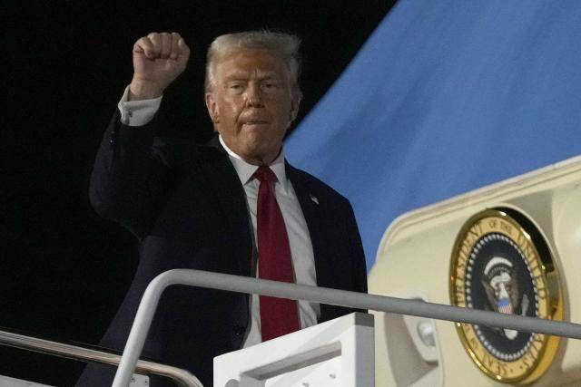 Трамп оголосив про встановлення статуй Брайанта, Алі та Робінсона 