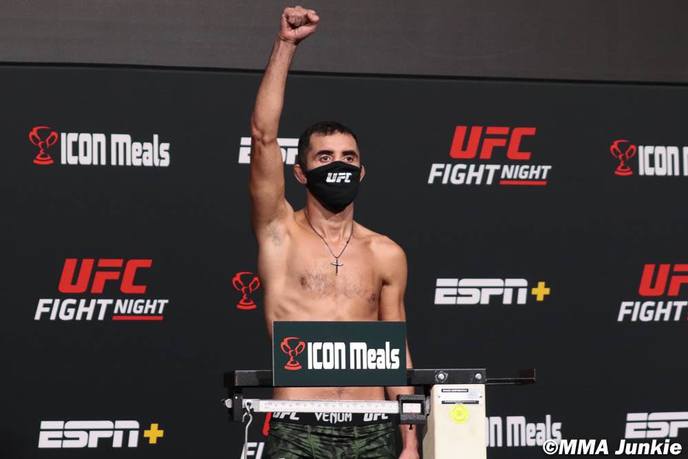 Українець Шолінян підписав контракт на наступний бій в UFC