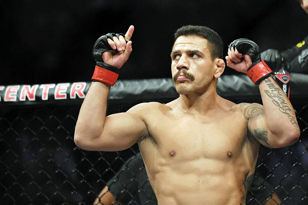 У UFC вирішили звести Дос Аньоса і Фізієва