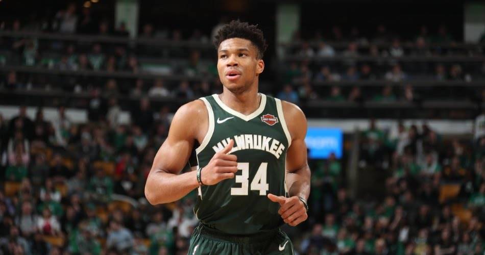 Адетокунбо не сдерживал эмоций во время церемонии награждения игроков НБА