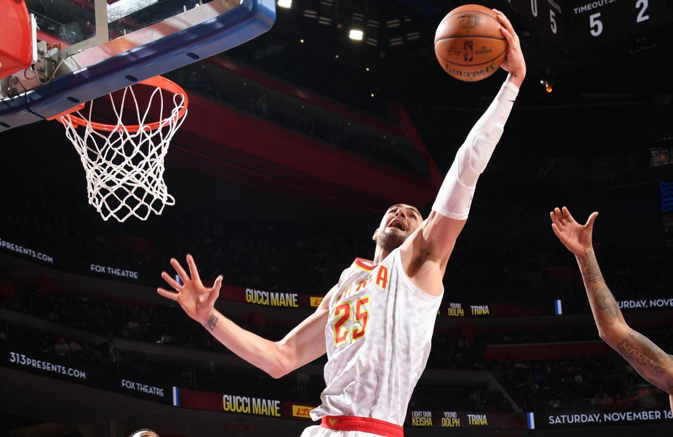 Лень беспощадно усадил защитника «Сакраменто» на пятую точку. Все действия украинца в игре с «Кингз»