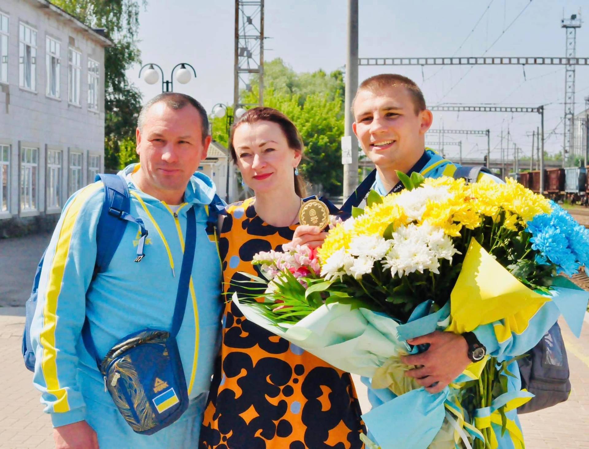 Допоможи ЗСУ – виграй прапор України з автографом Олександра Хижняка