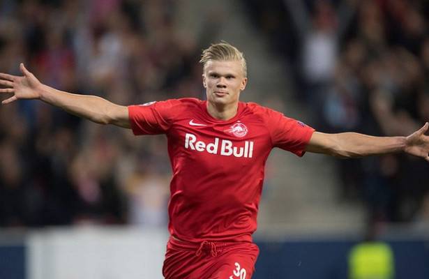 Скауты МЮ просматривали бомбардира «Зальцбурга» на матче с «Наполи»