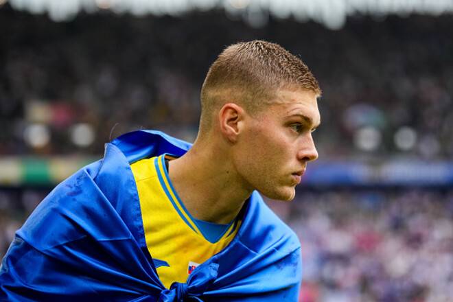 Довбик похвалив Яремчука після матчу зі Словаччиною: «Його всі постійно критикують, але він виходить та робить результат»