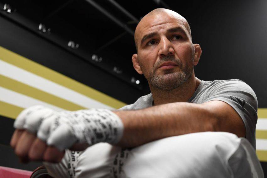 44-річний ексчемпіон UFC хоче повернутися до поєдинків