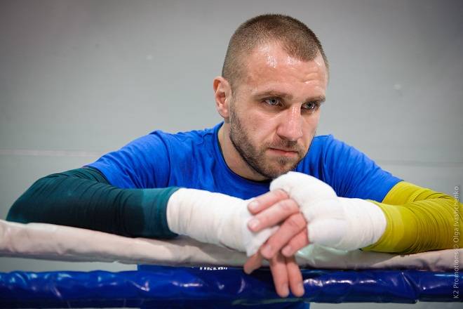 Замість боксерських рукавичок - автомат. Ще один український боксер обороняє Київ від рашистів