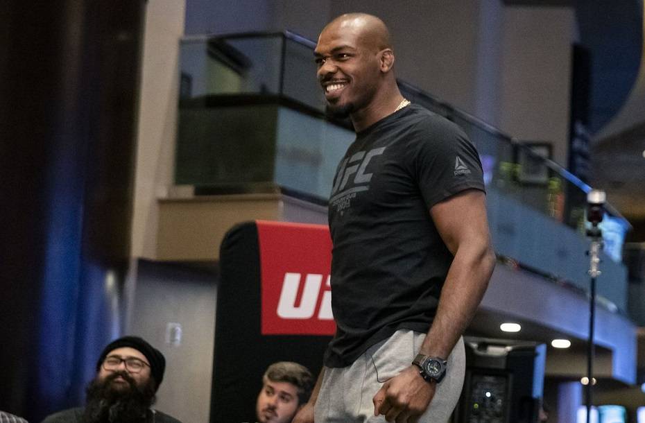 Экс-тренер: «Перед каждой тренировкой Джон Джонс курит травку и молится