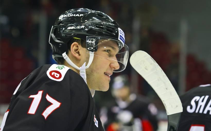 Форвард клуба КХЛ нецензурно выругался во время флеш-интервью