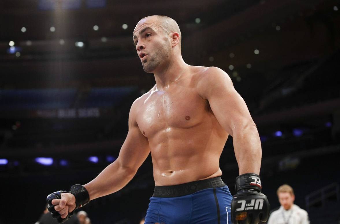 Альварес: «Макгрегор никогда не победит Нурмагомедова из-за стиля»