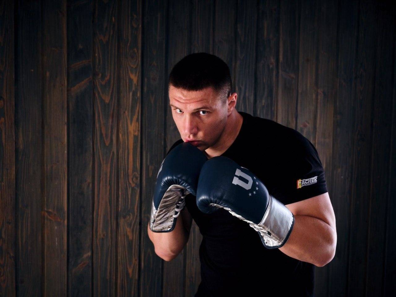 Сіренко виставив на благодійний аукціон свій чемпіонський титул