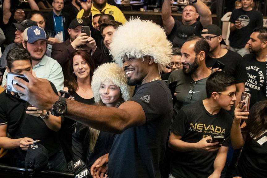 Видео открытой тренировки перед UFC 235