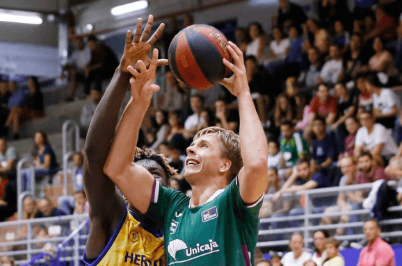 «Уникаха» Геруна победой начала финальную часть чемпионата Испании 