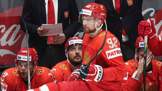 Игрока сборной России засняли за столом с двумя дорожками белого вещества