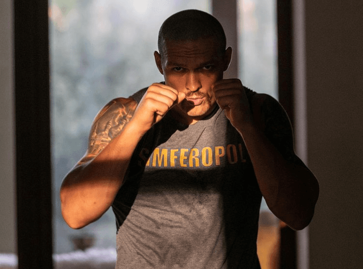 Усик опубликовал патриотическое фото