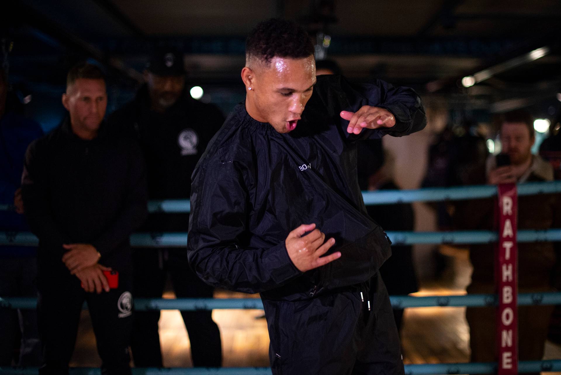 Стальной пресс. Прогрейс показал подготовку к бою против Редкача