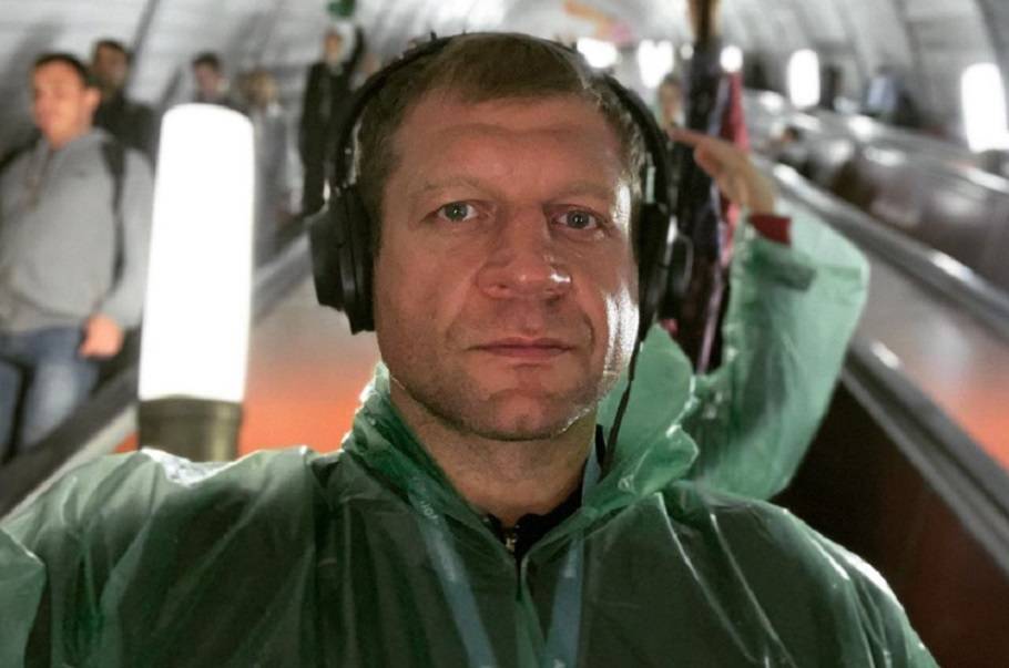 Любящий алкоголь Александр Емельяненко пригласил всех в спортзал