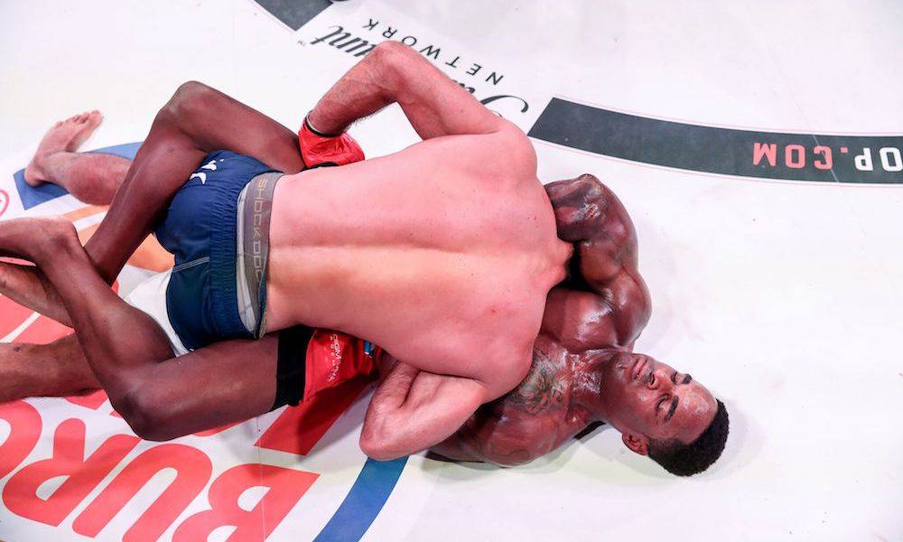 Ларкин в жестком поединке победил Корешкова