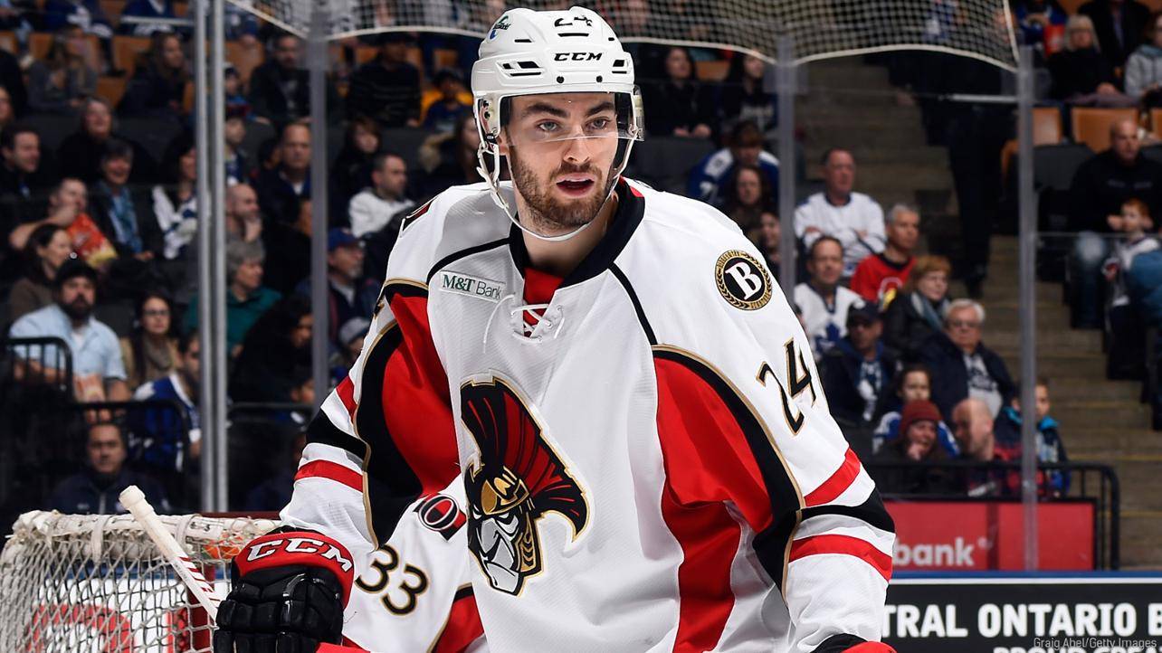 Защитник «Оттавы» так увлекся дракой, что повредил руку