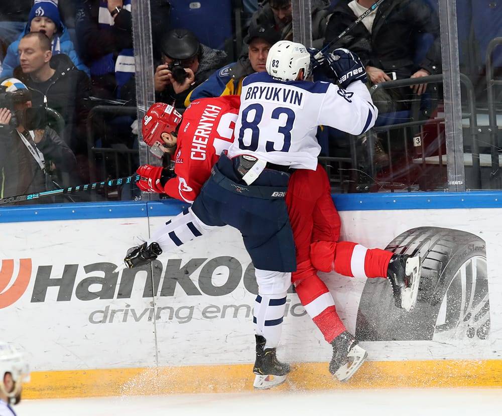 Московское «Динамо» в дерби обыграло «Спартак», «Автомобилист» выиграл свой дивизион