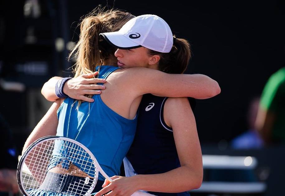 Бадоса вперше програла на Підсумковому турнірі WTA, поступившись Швентек