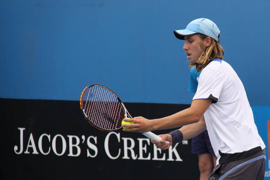 Два теннисиста дисквалифицированы и оштрафованы за ставки на матчи