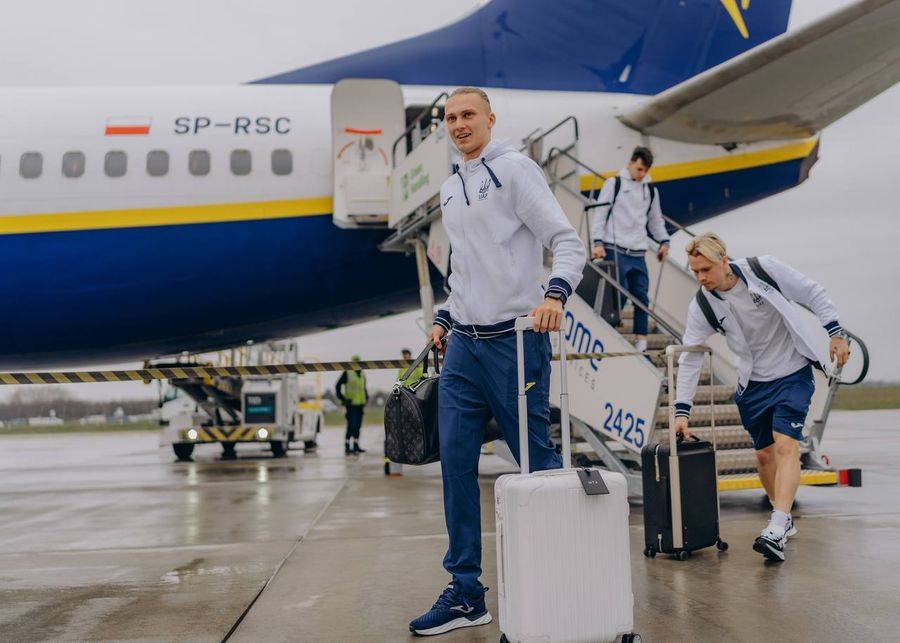 Збірна України прибула до Польщі на фінал плей-офф відбору Євро-2024