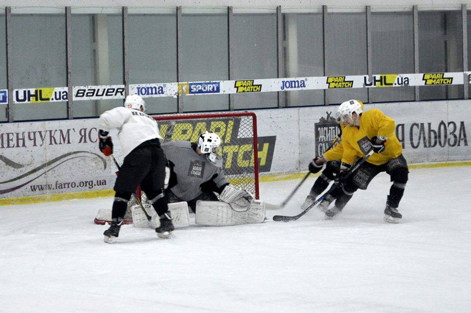 «Кременчуг» провел тренировку на домашнем льду перед пятой игрой против «Днепра»