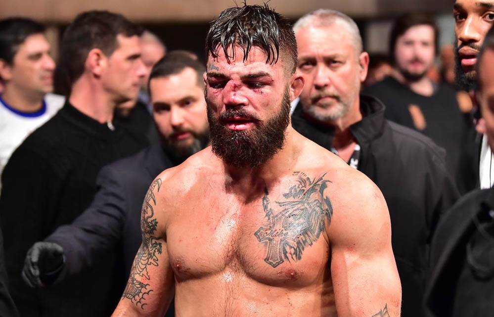Перрі підписав контракт з Bare Knuckle FC