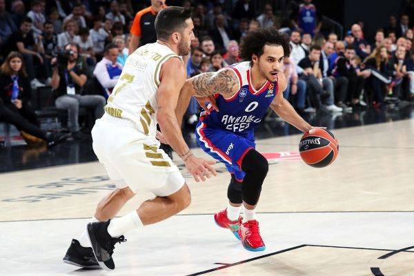 Ларкин обыграл «Реал» и стал MVP тура в Евролиге, данк Брауна в кольцо «Барселоны» – лучший момент