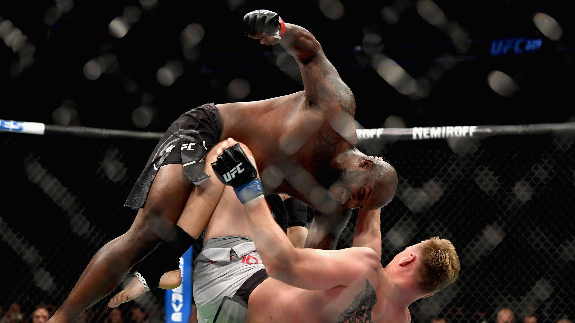 У Волкова просят UFC об реванше с Льюисом