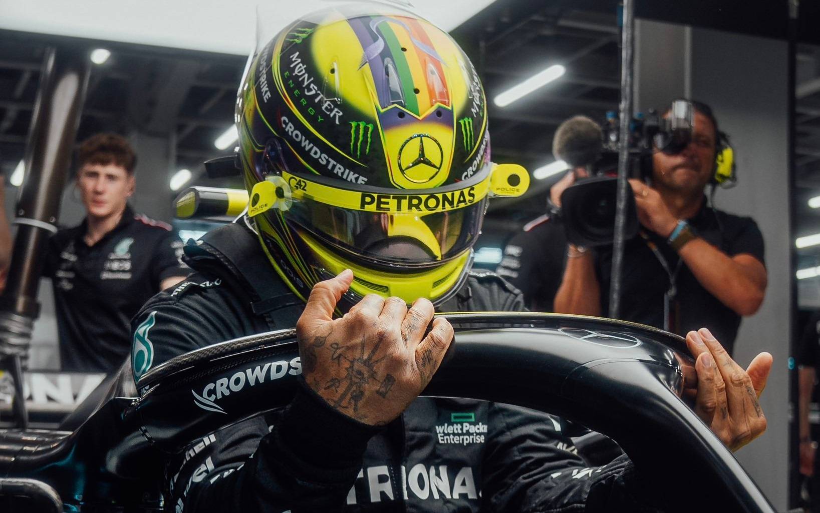 Хемілтон розповів, як Mercedes за півроку може наздогнати Red Bull