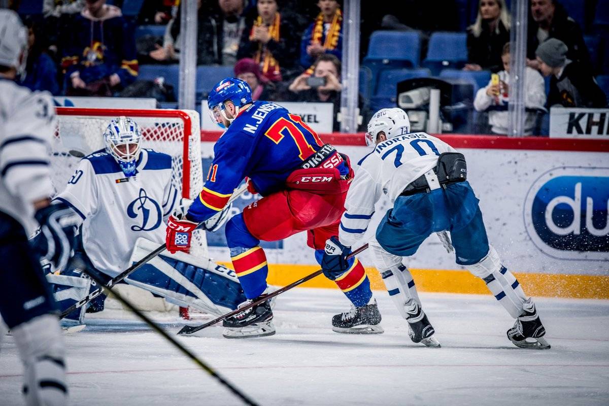 «Динамо» Мск продлило победную серию в игре с «Йокеритом», «Автомобилист» дожал «Авангард»