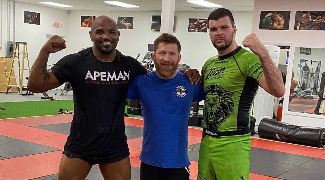 Топовый кикбоксер готовит Ромеро к Адесанье