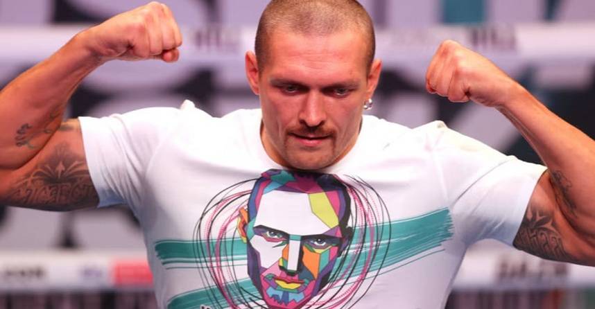 «Он улыбается». Усик рассказал, что его покойный отец приходит во сне