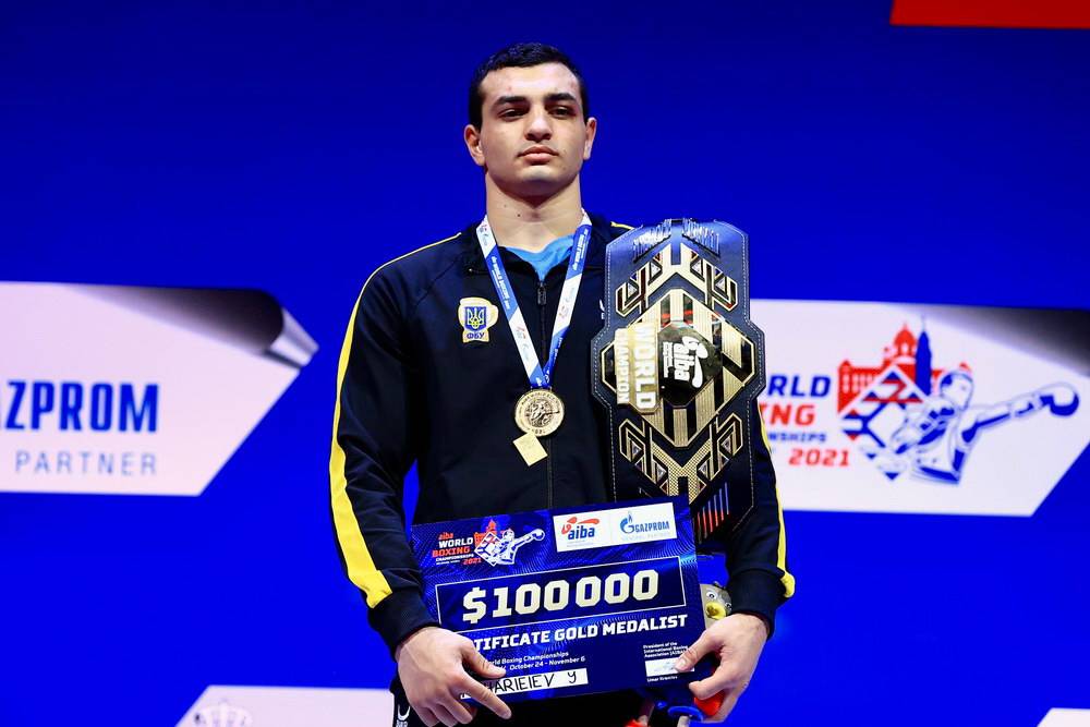 Наймолодший чемпіон світу в історії України поки не має наміру переходити в професійний бокс