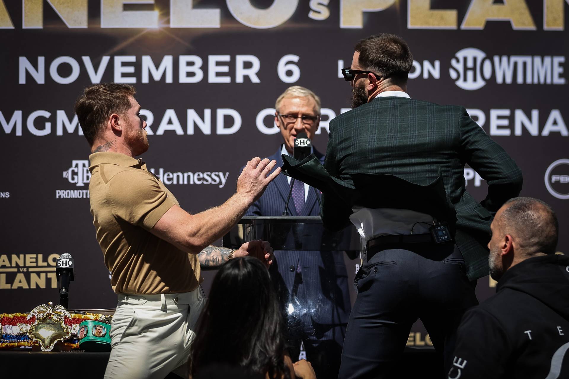 Президент UFC висміяв організаторів бою Канело – Плант