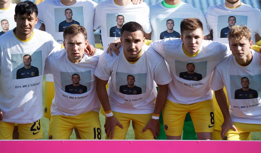 «Дніпро-1» вийшов на матч із «Зорею» в футболках на підтримку серйозно травмованого партнера