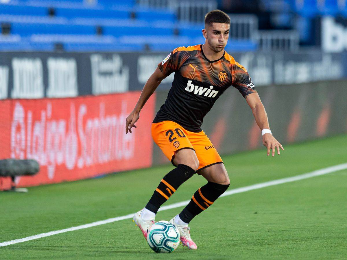 «Валенсия» продаст своего лидера в «Манчестер Сити» за 23 миллиона евро