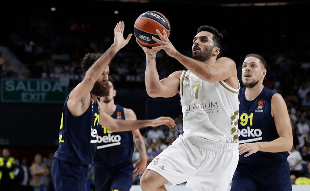 «Реал» обыграл «Фенербахче» в главном матче первого игрового дня в Евролиге