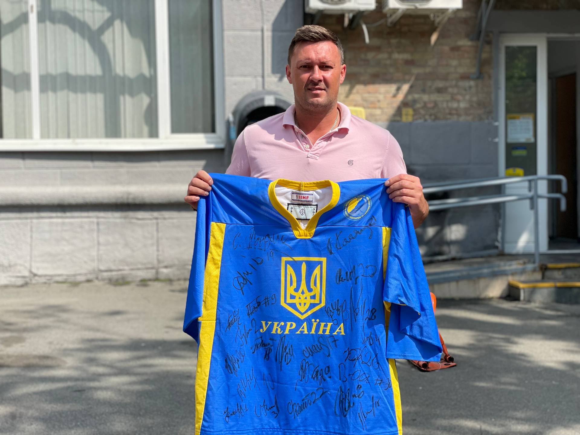 Аукціон! Стань володарем хокейної джерсі національної збірної України від Сергія Варламова з автографами гравців з ЧС-08