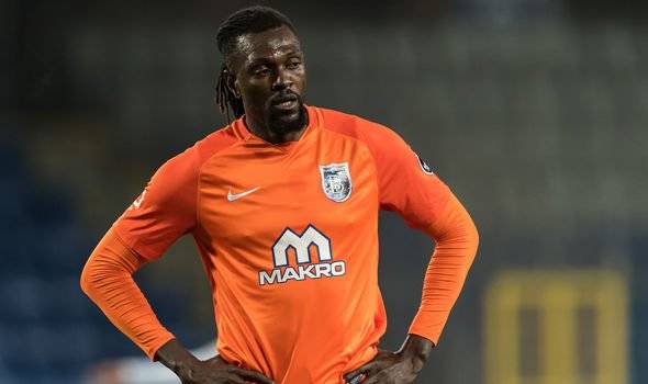 «Астон Вилла» намерена вернуть Адебайора в Англию