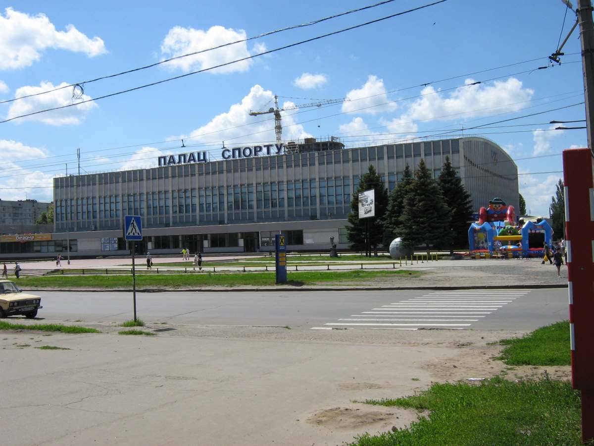 ﻿Россия разбомбила Дворец спорта в Харькове