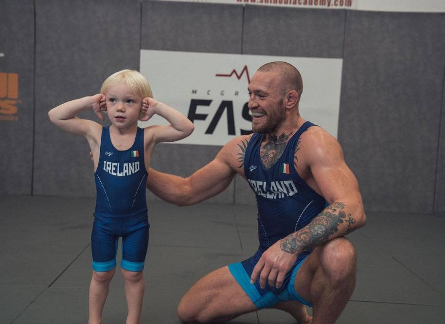 Будет олимпийский чемпион, либо доминатор UFC? Макгрегор отдал сына на борьбу