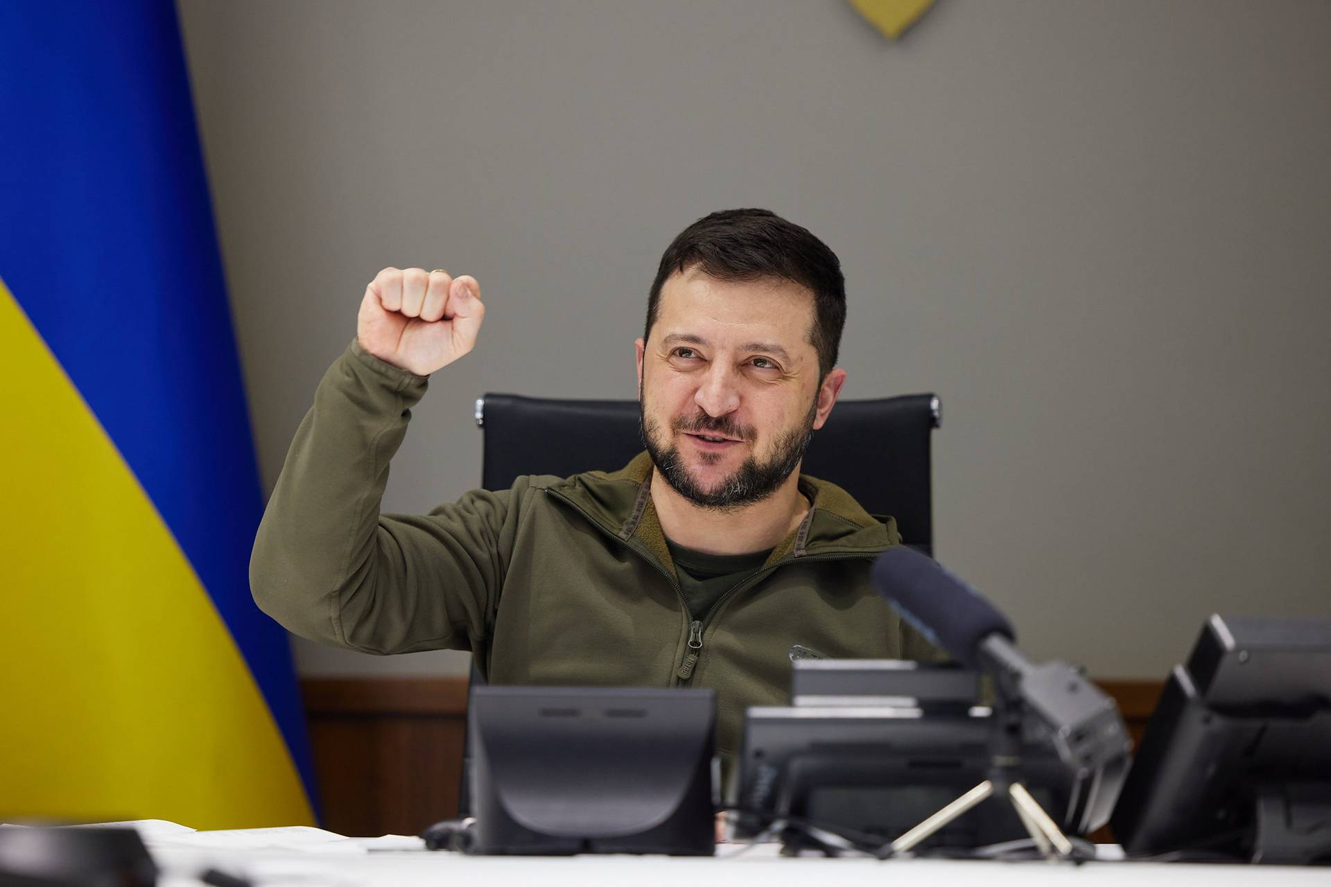 «Вболіваємо за Усика. Він наш хлопець». Зеленський закликав підтримати боксера