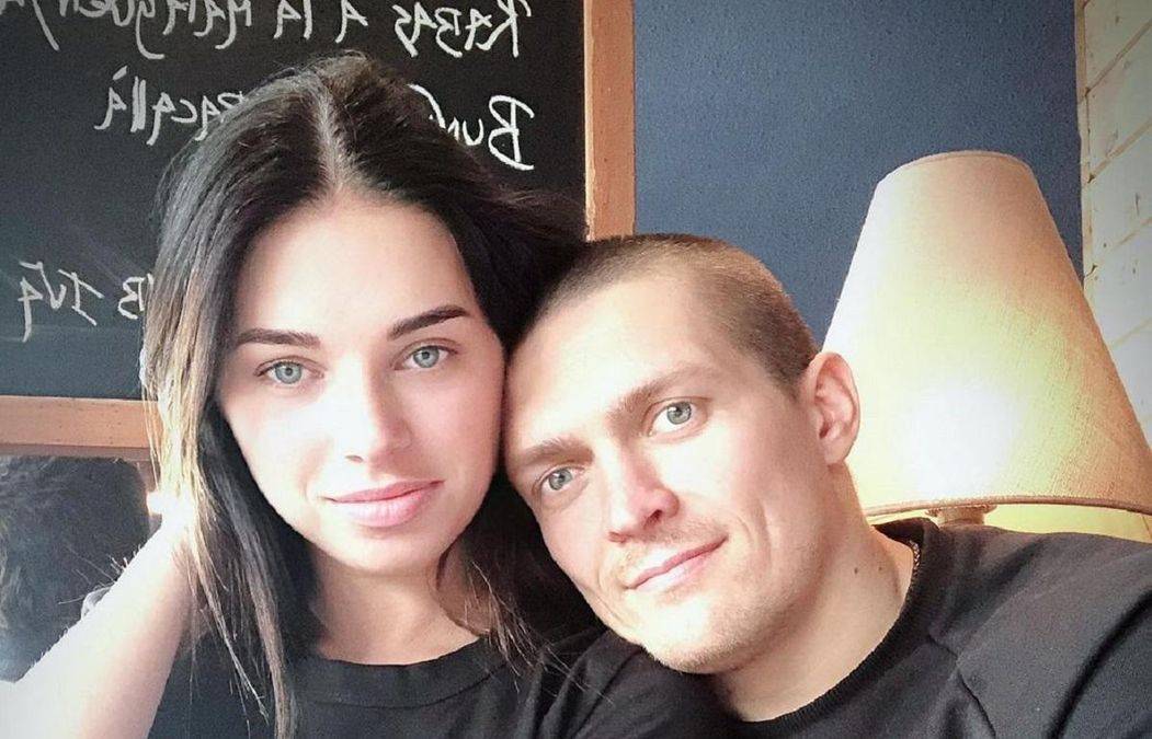 Промоутер подтвердил беременность жены Усика