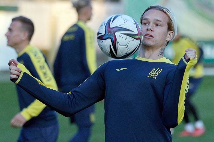 Мудрик через травму пропустив перше тренування збірної України