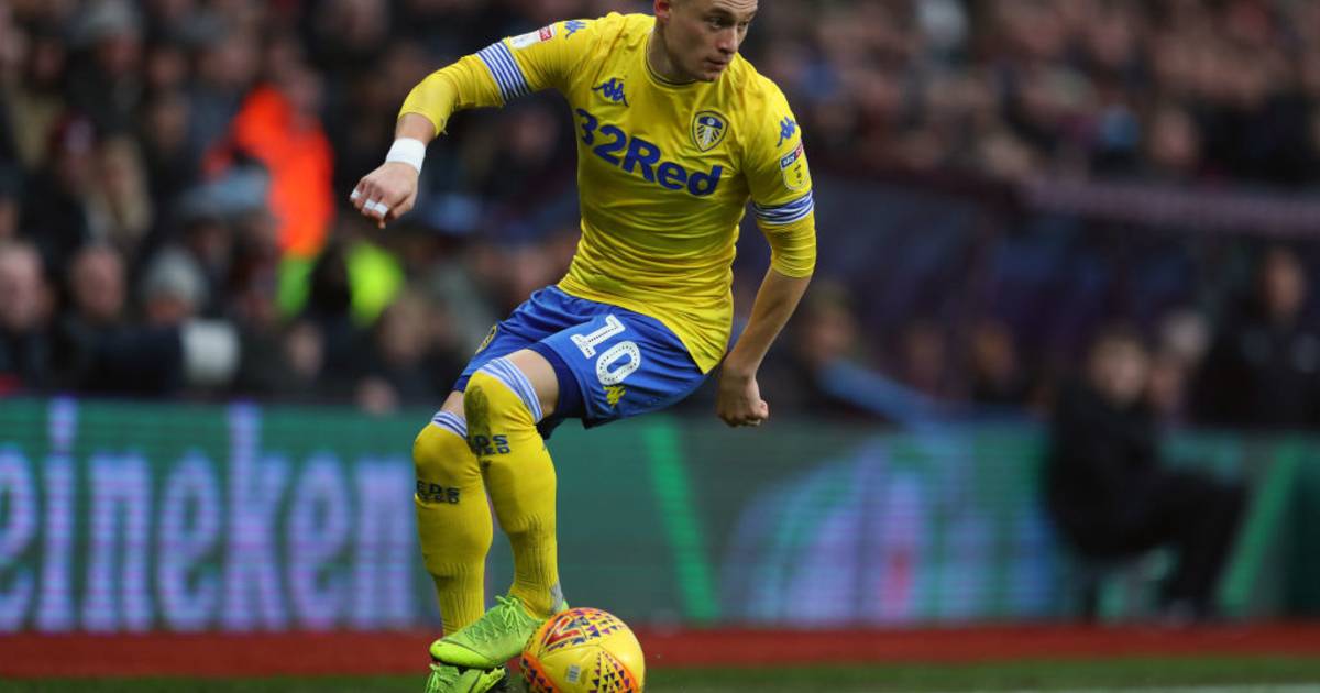 Игрок «Лидса» воткнулся носом в пупок одноклубнику