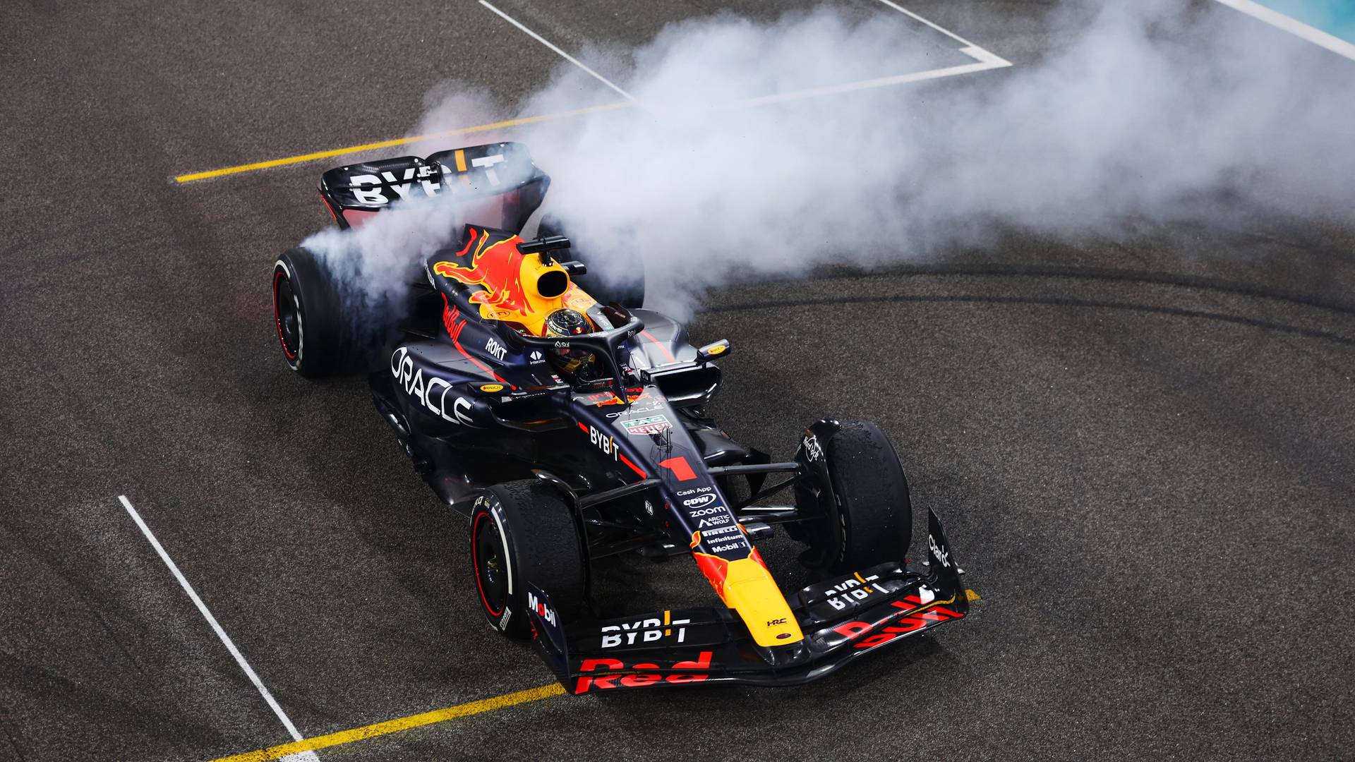Ферстаппен закрыл исторический сезон Red Bull победой на Гран-При Абу-Даби